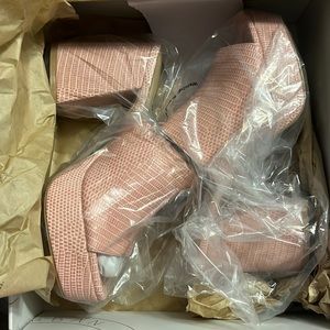 UO Gigi Crocodile Platform Mule